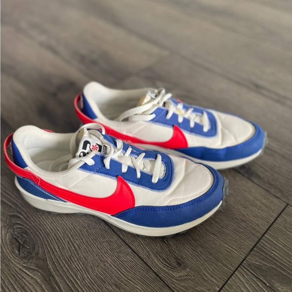 Nike Waffle Debut Swoosh Men's Shoes Size 8. White/red/blue colorway.
